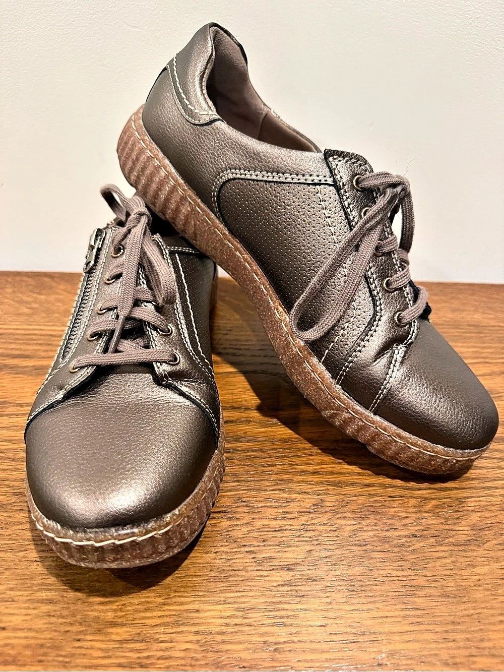 Clarks Collection Lace-Up Casual Shoes Women’s 10M Metallic Taupe Brown